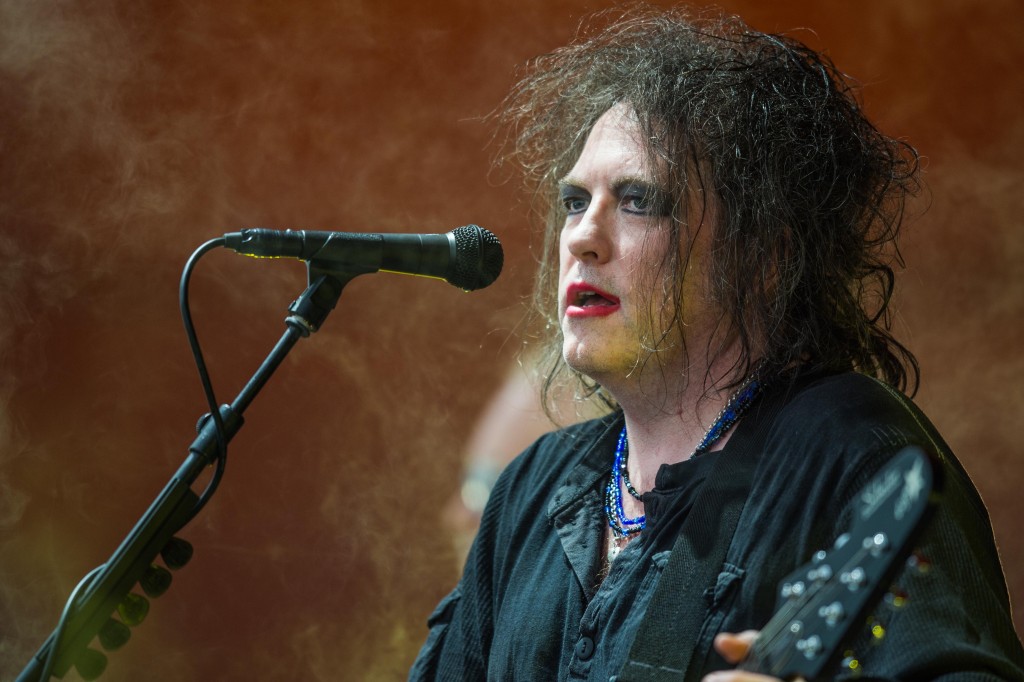 Robert_Smith_-_The_Cure_-_Roskilde_Festival_2012_-_Orange_Stage
