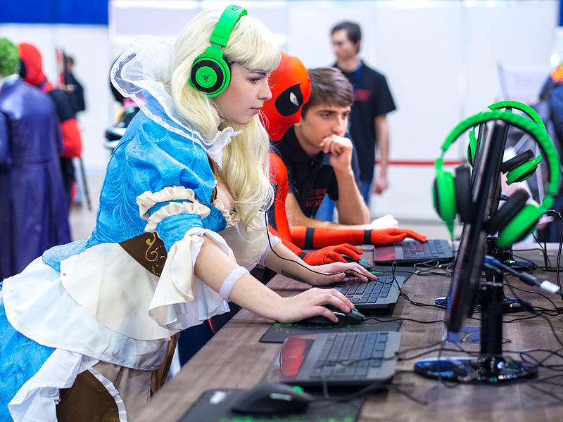 800px-Gamers_at_Igromir_2013